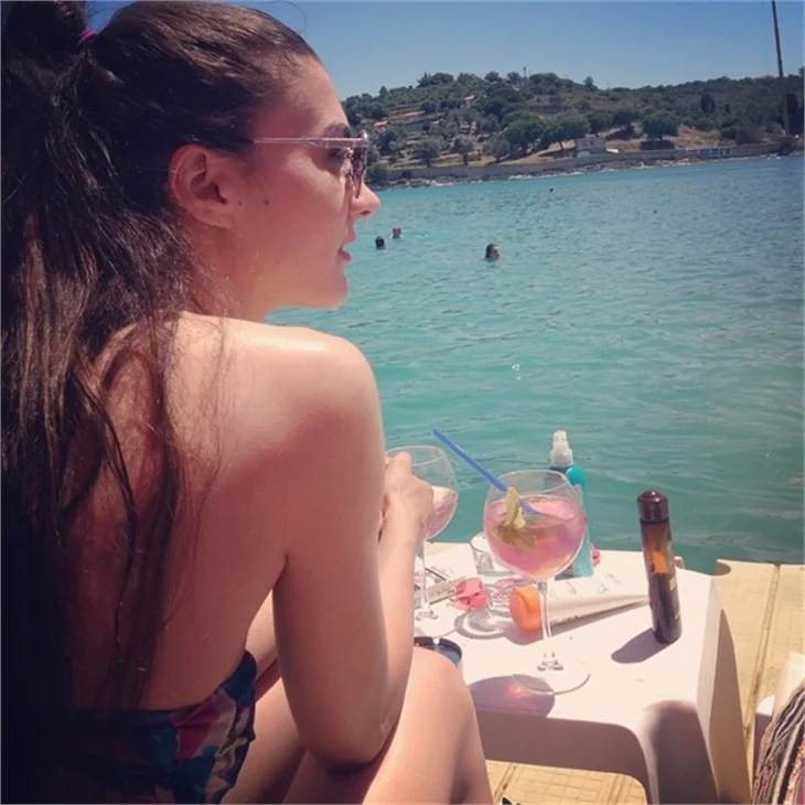 Burcu Özberk'in instagram halleri...