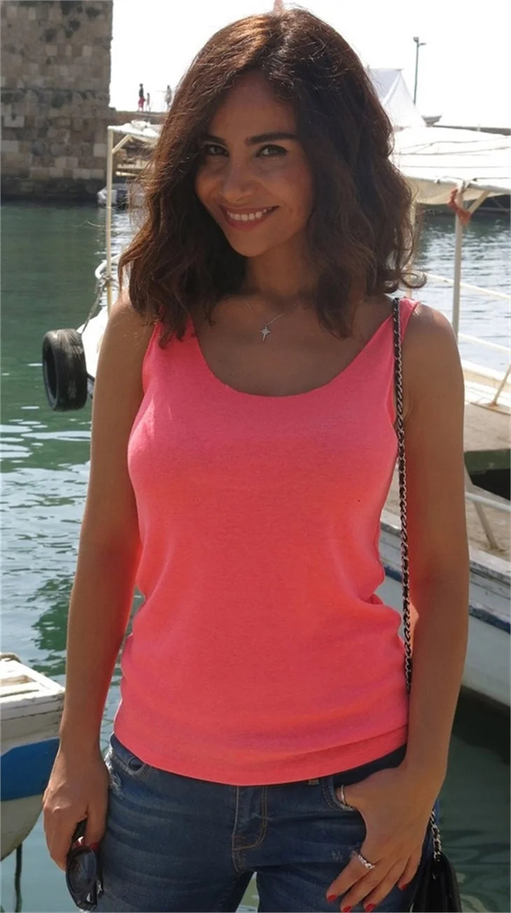 Aşkına şarkı yazdı