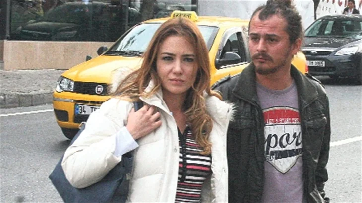 Sevgililerinin setini bastılar