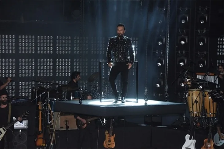 Tarkan'ın sahnede zor anları!