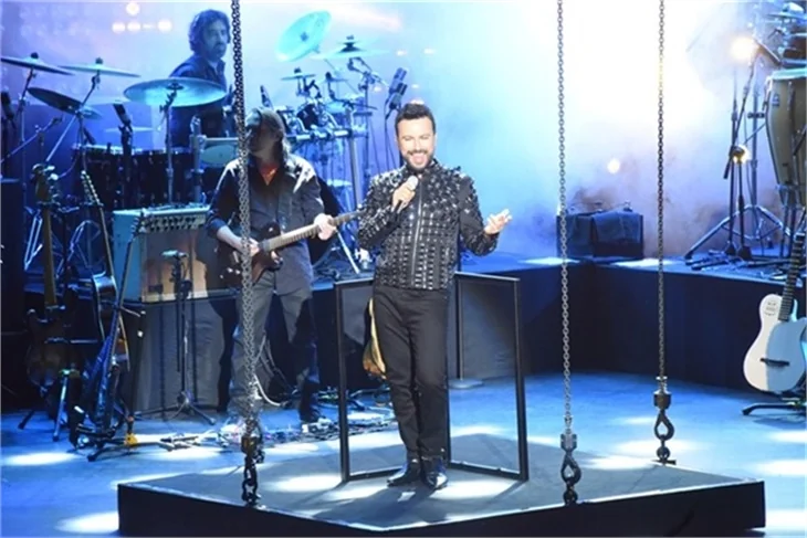 Tarkan'ın sahnede zor anları!