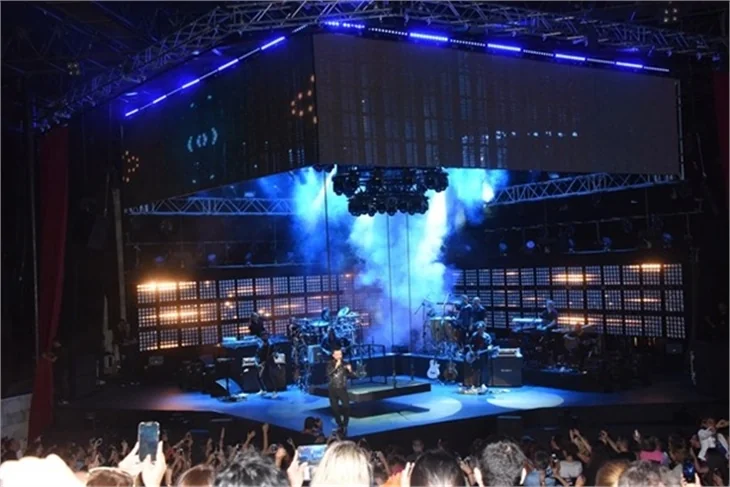 Tarkan'ın sahnede zor anları!