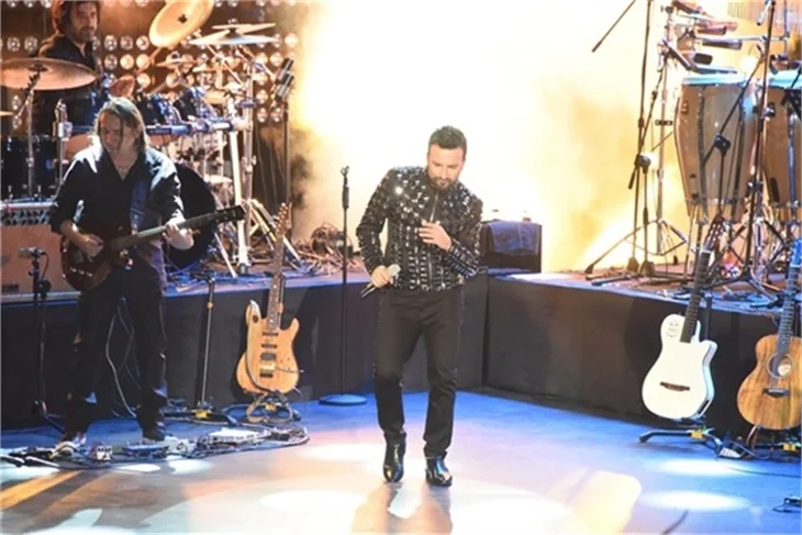 Tarkan'ın sahnede zor anları!