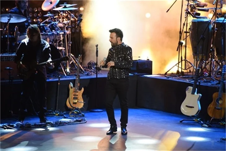 Tarkan'ın sahnede zor anları!