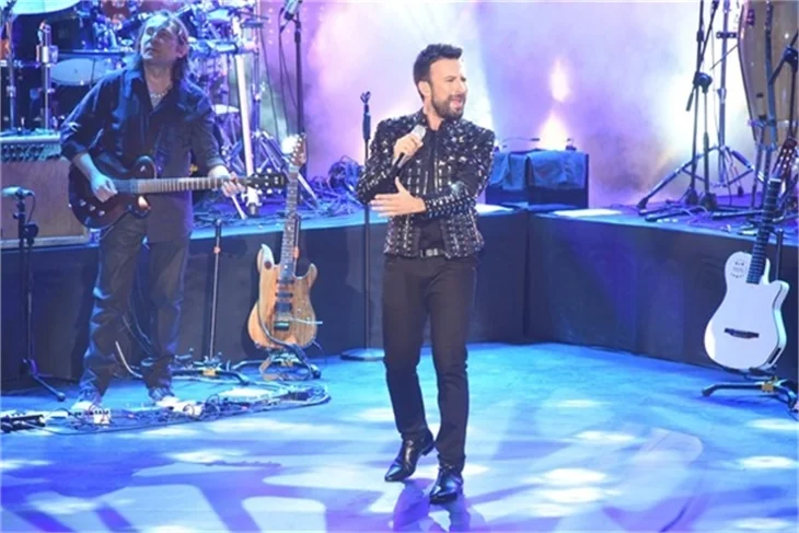 Tarkan'ın sahnede zor anları!