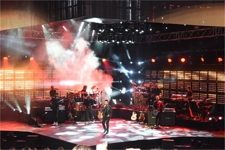 Tarkan'ın sahnede zor anları!