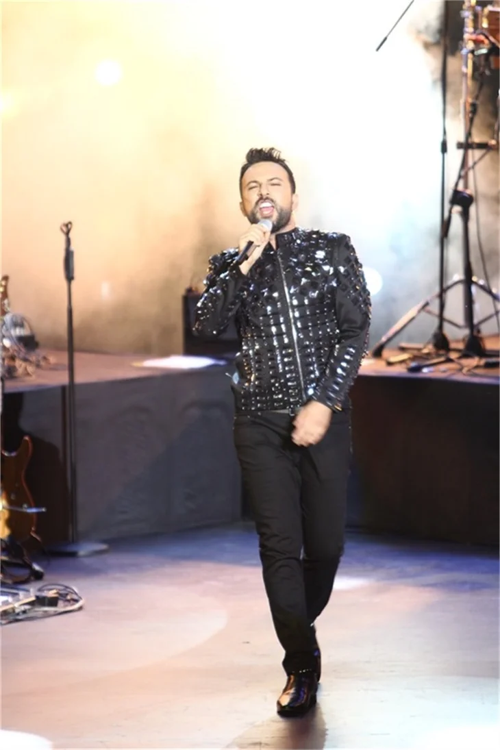 Tarkan'ın sahnede zor anları!