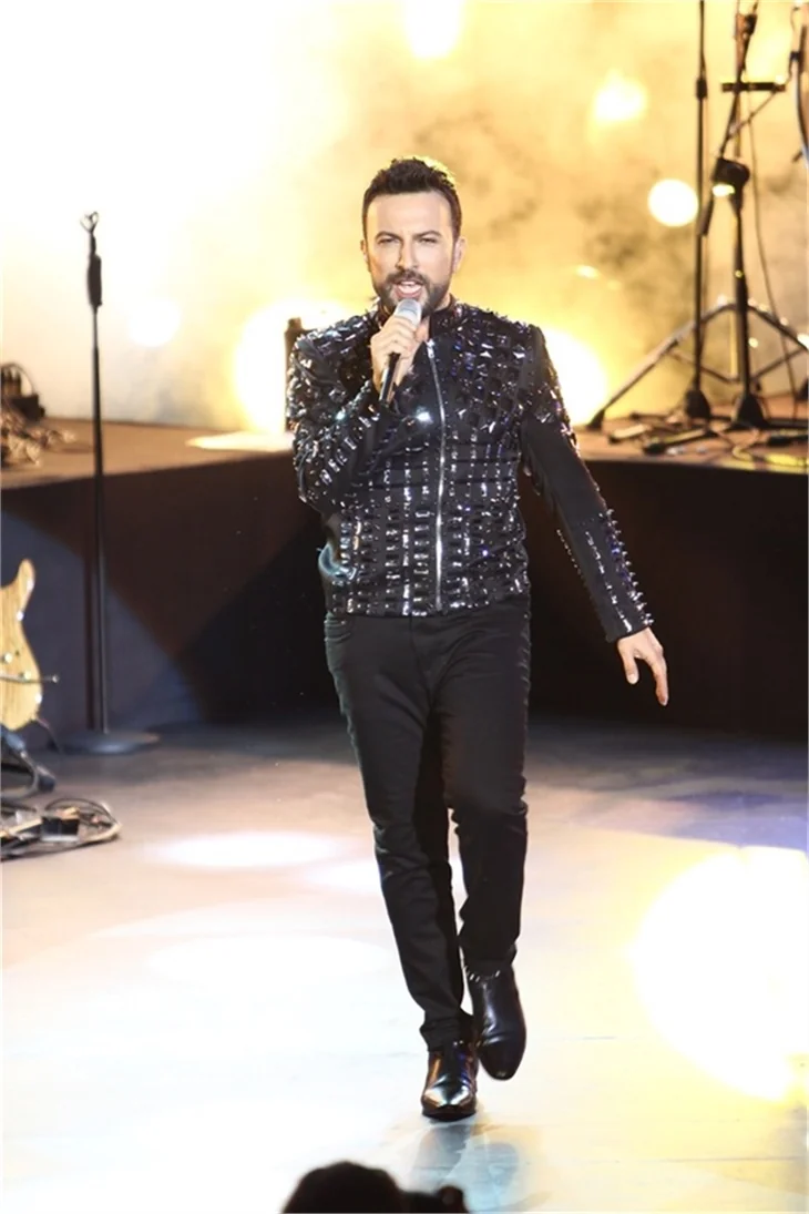Tarkan'ın sahnede zor anları!