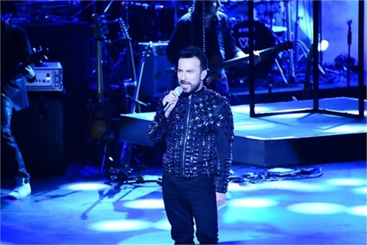 Tarkan'ın sahnede zor anları!