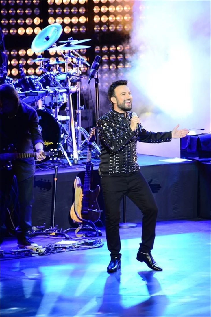 Tarkan'ın sahnede zor anları!