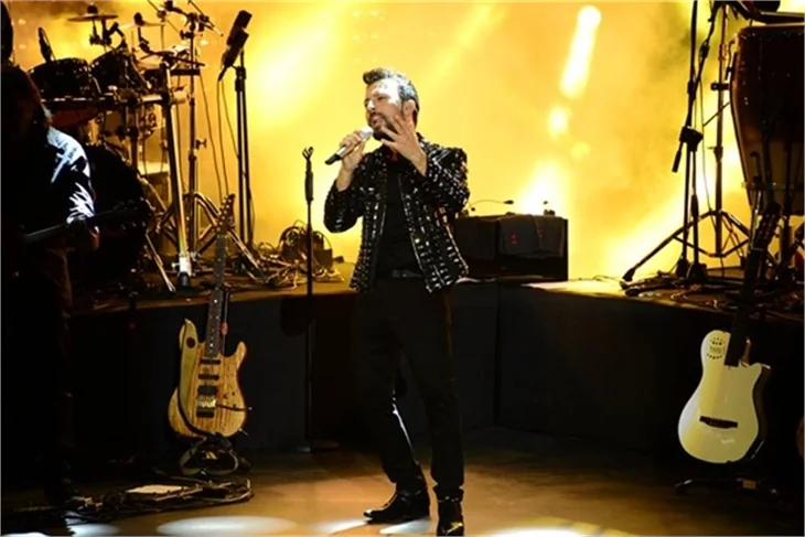 Tarkan'ın sahnede zor anları!