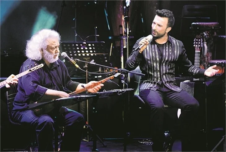 Tarkan'ın sahnede zor anları!