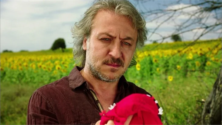 Barış Falay'ın Paramparça'daki ilk sahnesi