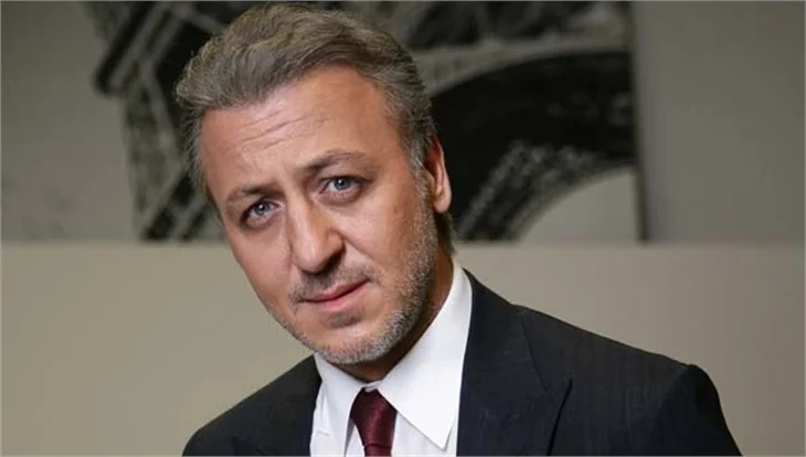 Barış Falay'ın Paramparça'daki ilk sahnesi