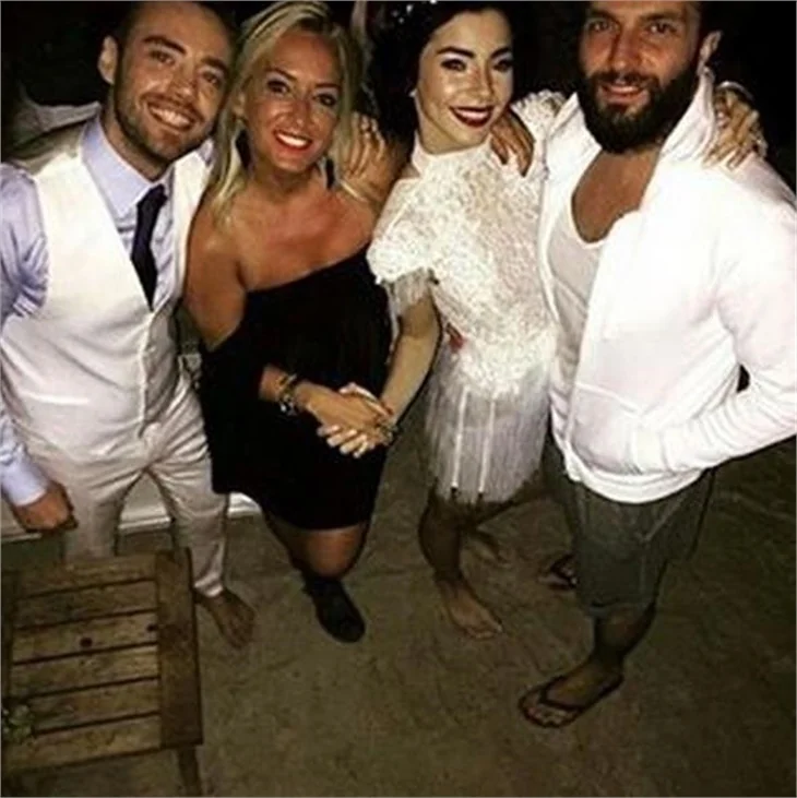 Eliz Sakuçoğlu'nun dekoltesi şaşı etti