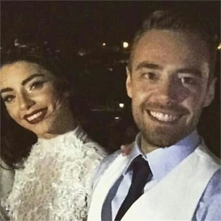Eliz Sakuçoğlu'nun dekoltesi şaşı etti