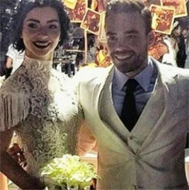 Eliz Sakuçoğlu'nun dekoltesi şaşı etti