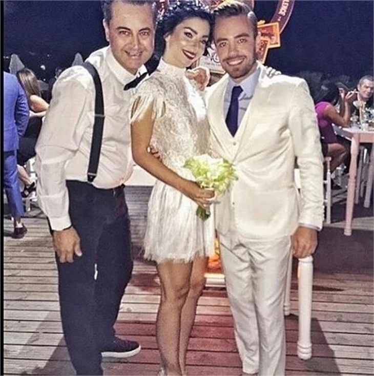 Eliz Sakuçoğlu'nun dekoltesi şaşı etti