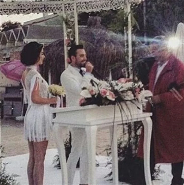 Eliz Sakuçoğlu'nun dekoltesi şaşı etti