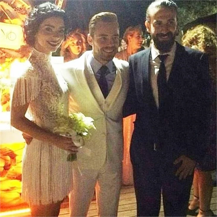 Eliz Sakuçoğlu'nun dekoltesi şaşı etti