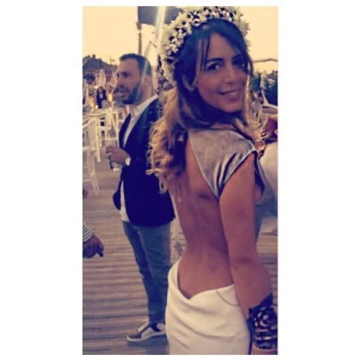 Eliz Sakuçoğlu'nun dekoltesi şaşı etti