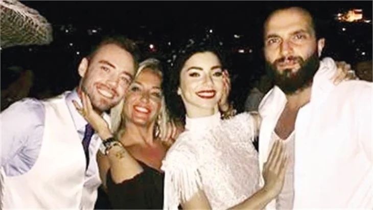 Eliz Sakuçoğlu'nun dekoltesi şaşı etti