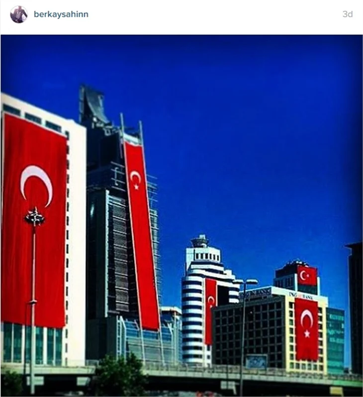 Ünlülerin 30 Ağustos Zafer Bayramı paylaşımları!