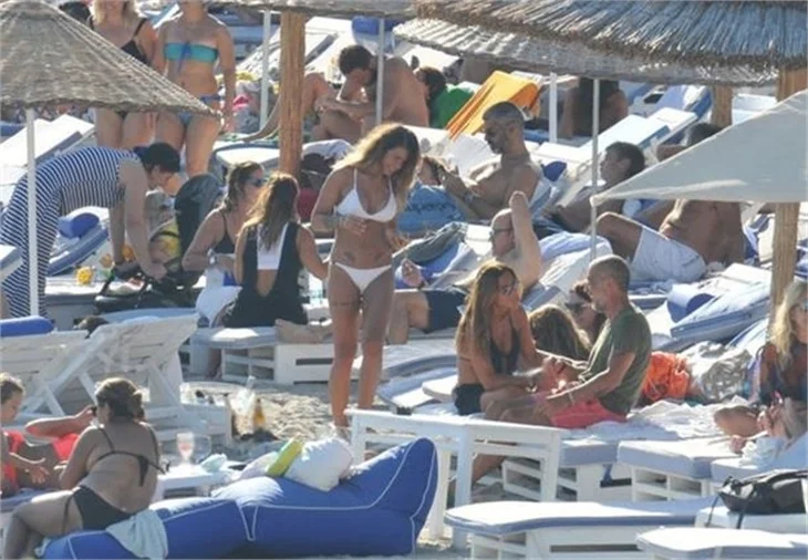 Eliz Sakuçoğlu'na Murat Boz sürprizi