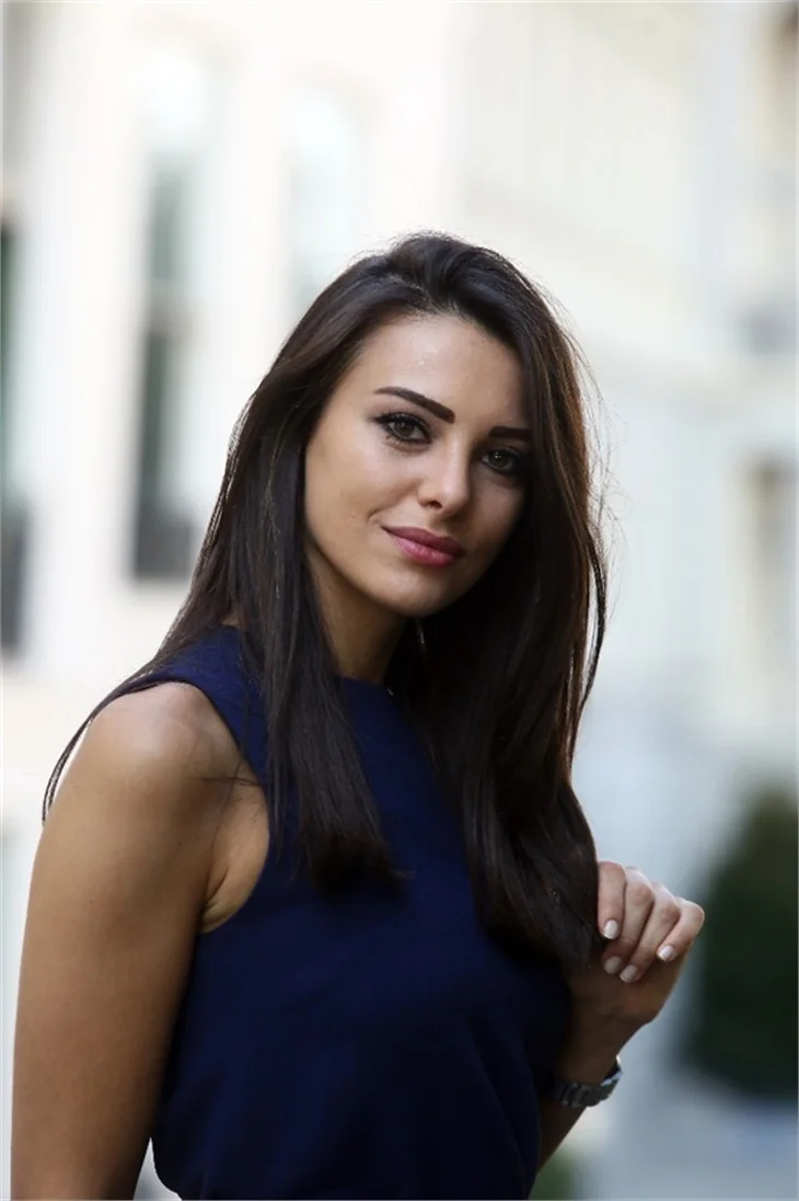Tuvana Türkay şarkıcı oluyor!