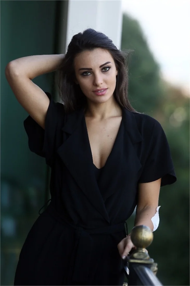 Tuvana Türkay şarkıcı oluyor!