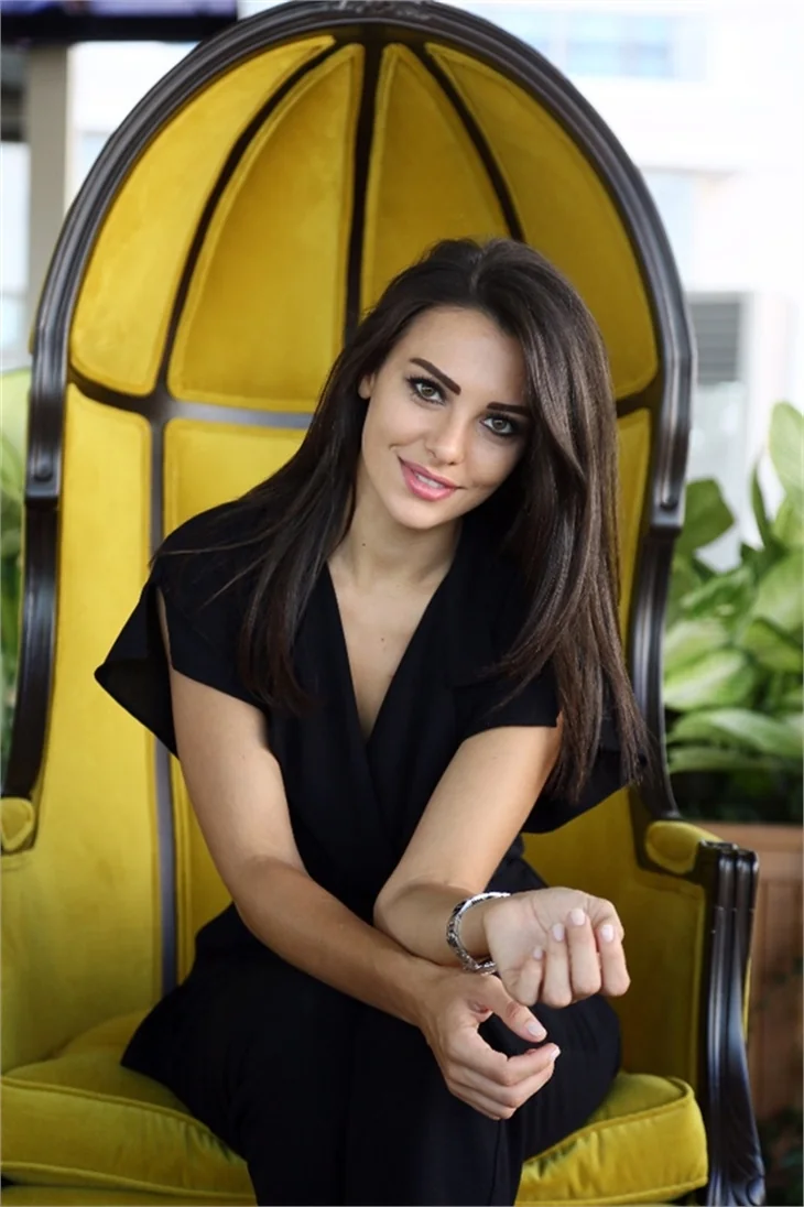 Tuvana Türkay şarkıcı oluyor!