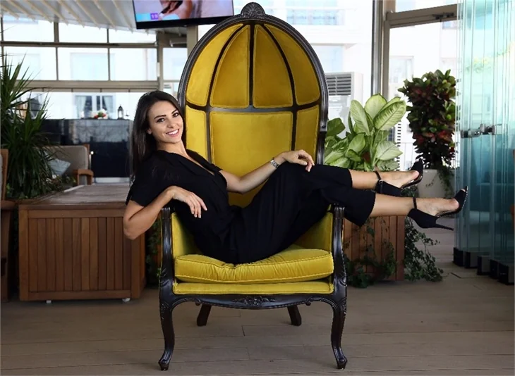 Tuvana Türkay şarkıcı oluyor!