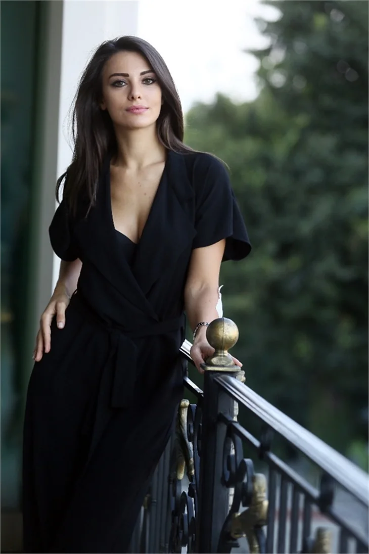 Tuvana Türkay şarkıcı oluyor!