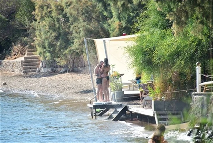 Merve Boluğur ile Murat Dalkılıç tatilde