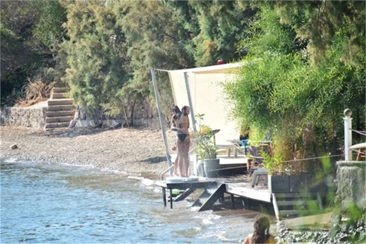 Merve Boluğur ile Murat Dalkılıç tatilde