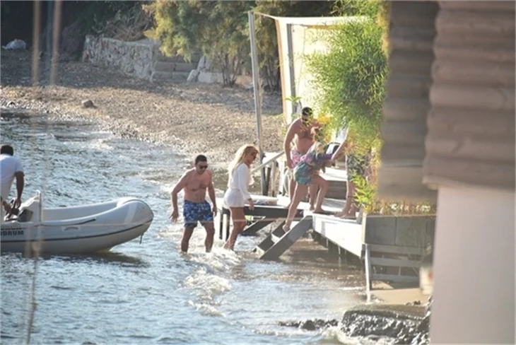 Merve Boluğur ile Murat Dalkılıç tatilde