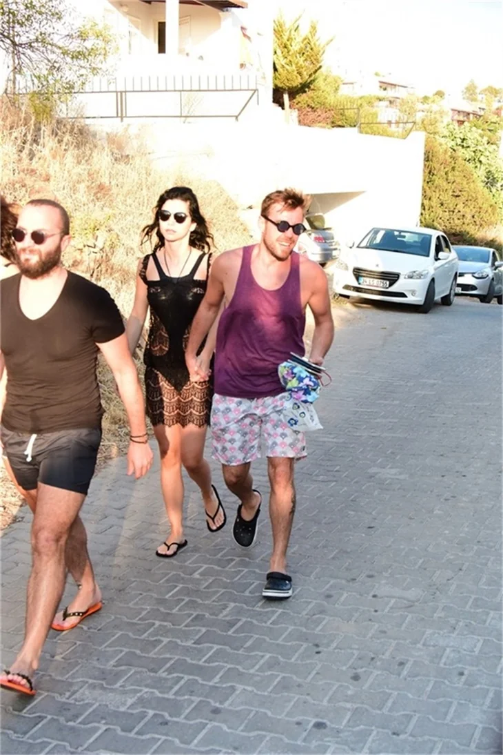 Merve Boluğur ile Murat Dalkılıç tatilde