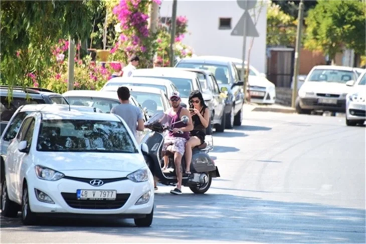 Merve Boluğur ile Murat Dalkılıç tatilde