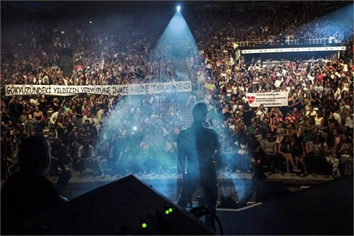 Tarkan konserinde duygusal anlar