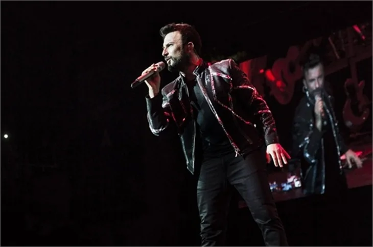 Tarkan konserinde duygusal anlar