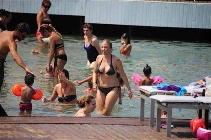 Berna Laçin'in kızı Ada annesinin boyuna yetişti