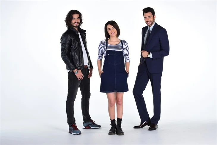 Yağmur Tanrısevsin'e yakışıklı iki partner