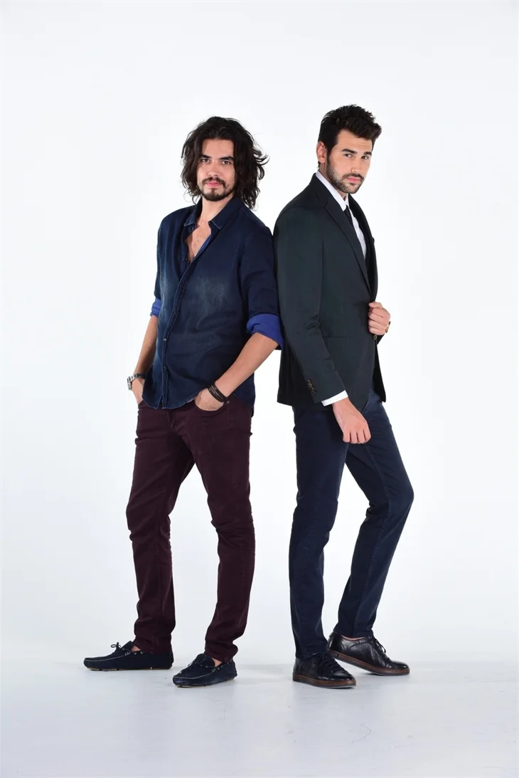 Yağmur Tanrısevsin'e yakışıklı iki partner