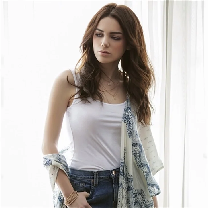 Yağmur Tanrısevsin'e yakışıklı iki partner