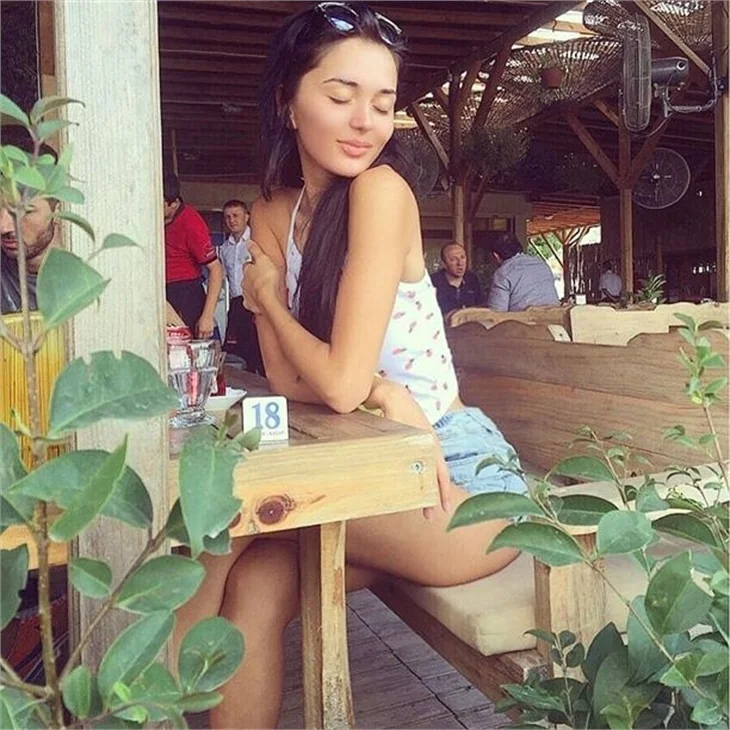 Cansu Taşkın‘ın eski fotoğrafları ortaya çıktı