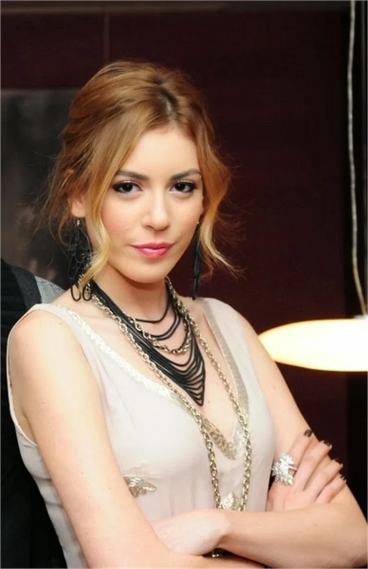 Sinem Kobal ve Okan Yalabık aynı dizide rol alacak