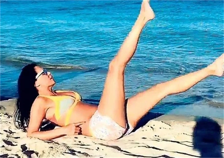 Ebru Şallı'dan '25' kere maşallah pozu!