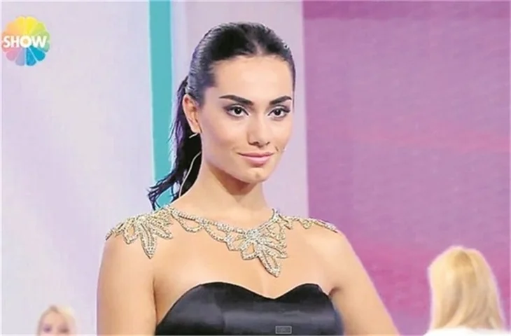 Nur Bozar'dan olay yaratan bikinili paylaşım