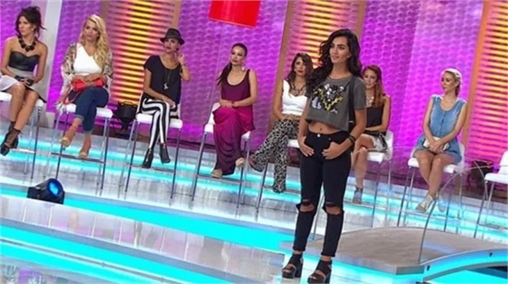 Nur Bozar'dan olay yaratan bikinili paylaşım