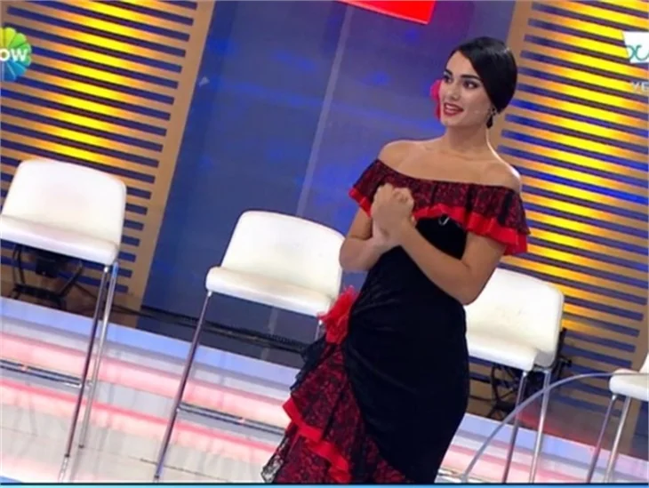 Nur Bozar'dan olay yaratan bikinili paylaşım